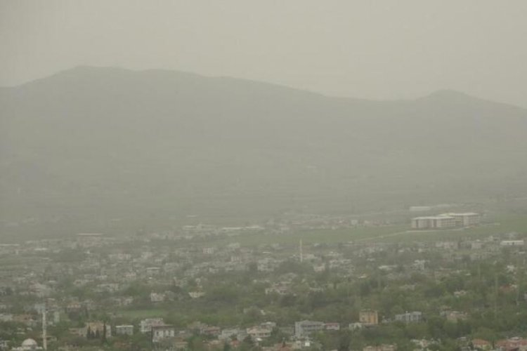 Osmaniye'de toz taşınımı etkili oluyor