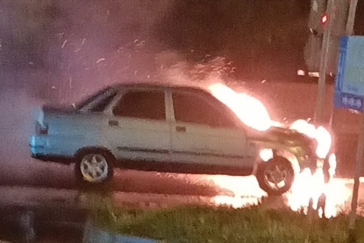 LPG'li otomobil alevlere teslim oldu