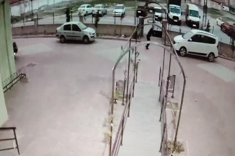 Otomobili uğruna kendini feda etti!