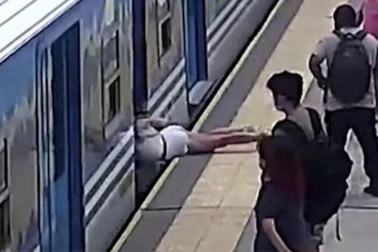 Gen&ccedil; kadın tren gelirken iki vagonun arasına d&uuml;şt&uuml;