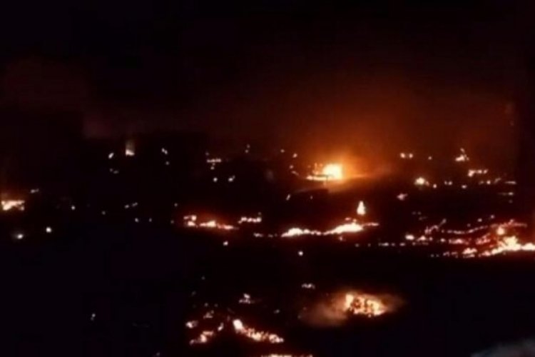 Pakistan'da yangın! Evler k&uuml;le d&ouml;nd&uuml;