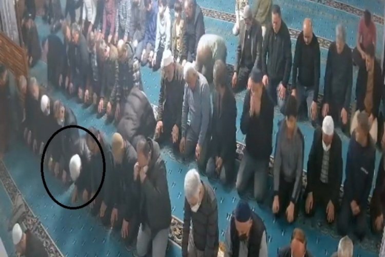 Namaz kılarken hayatını kaybetti