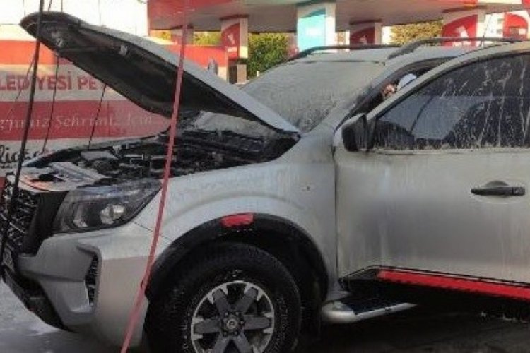 İzmir'de ara&ccedil; yıkama sırasında yangın: 1 yaralı
