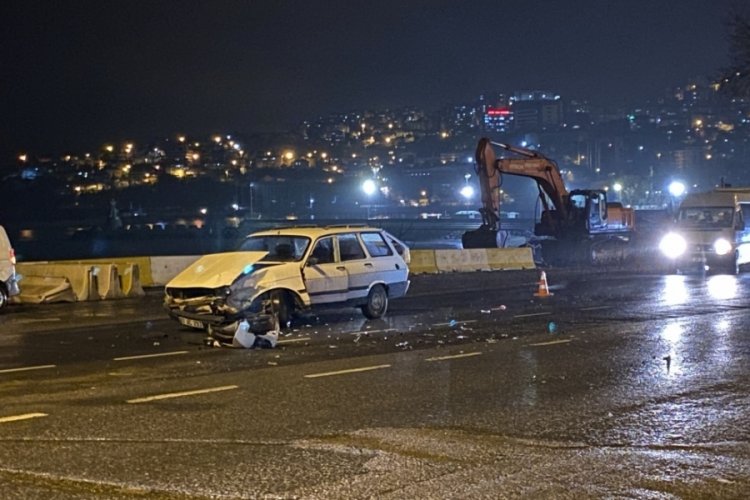 İki otomobil kafa kafaya &ccedil;arpıştı: 2 yaralı
