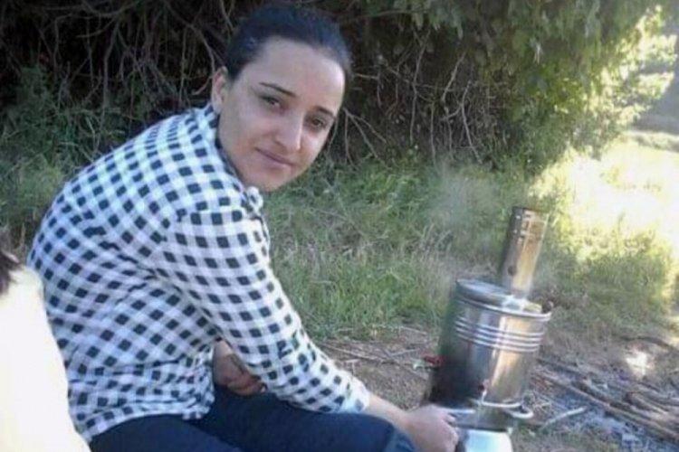 Eşini &ouml;ld&uuml;ren sanık: Odun fırlatınca ben de ona saldırdım