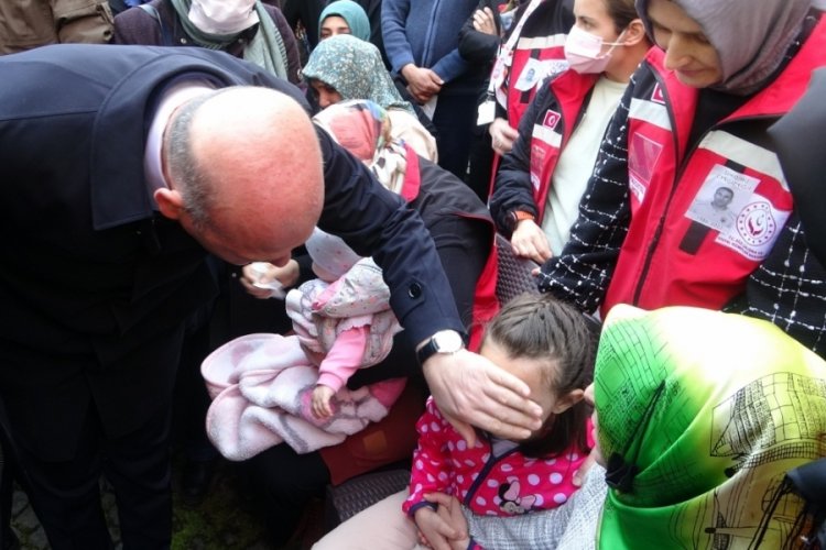 Bakan Soylu şehidin kızını teselli etti