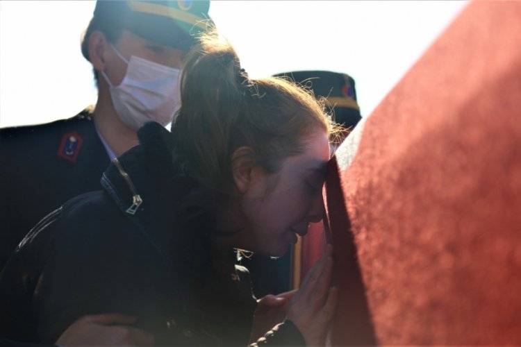 Pen&ccedil;e-Kilit Operasyonu şehidi g&ouml;z yaşlarıyla uğurlandı