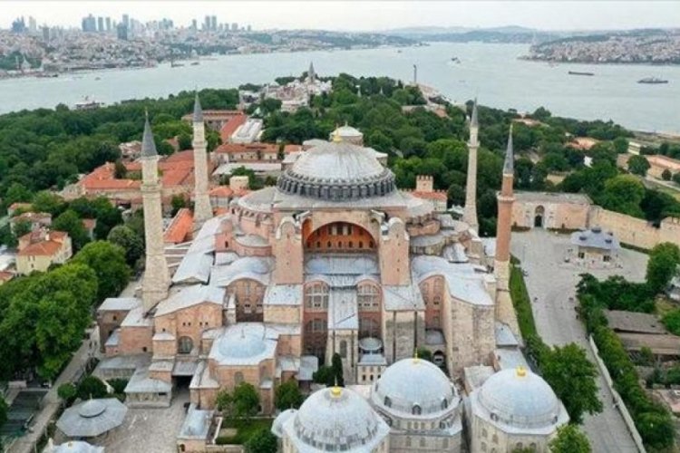 İlber Ortaylı'dan dikkat &ccedil;eken yorum: Birileri rahatsız oldu galiba