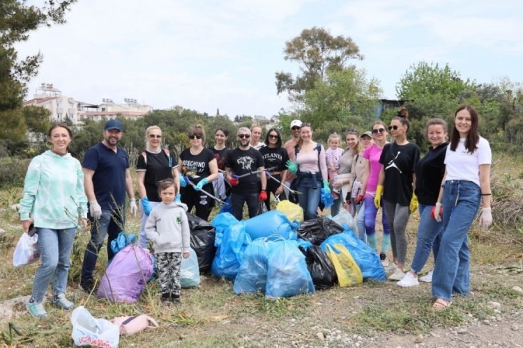 Ukraynalılar ve Ruslar Antalya'da barış mesajı verdi