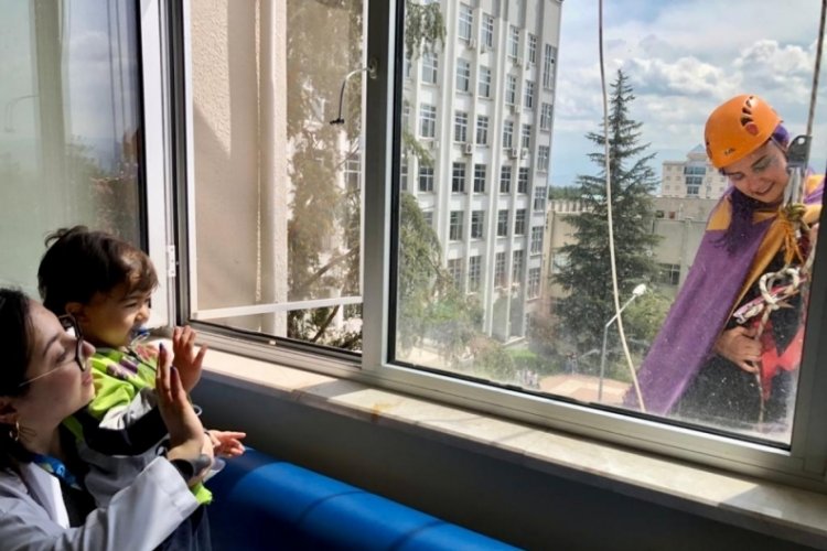 Bursa'da 'pencereden' gelen mutluluk&nbsp;