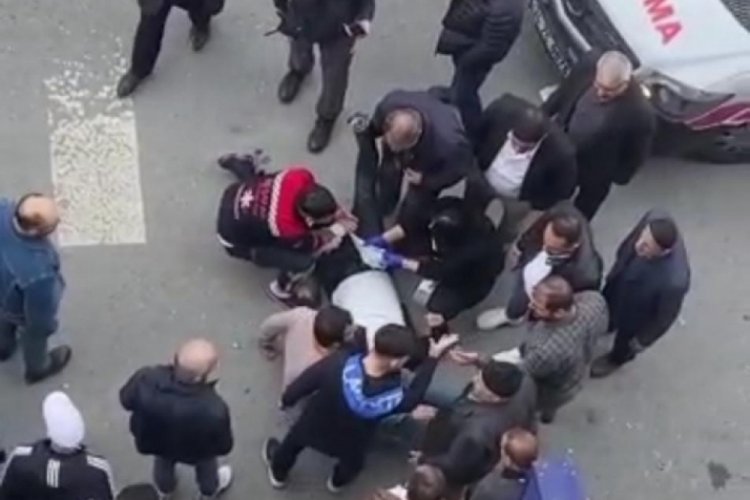 Yan bakma kavgasında ortalık kan g&ouml;l&uuml;ne d&ouml;nd&uuml;: 2'si ağır 4 yaralı