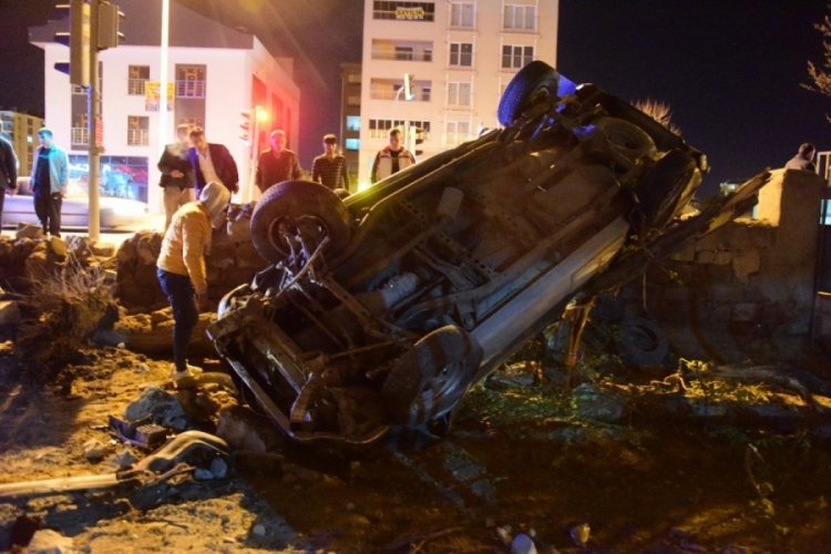 Ehliyetsiz s&uuml;r&uuml;c&uuml; dehşeti: 6 yaralı