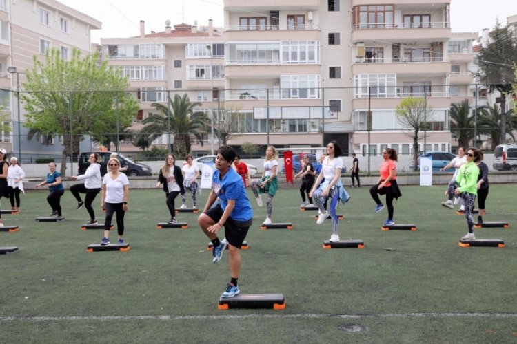 Bursalılar a&ccedil;ık havada spor yapıyor