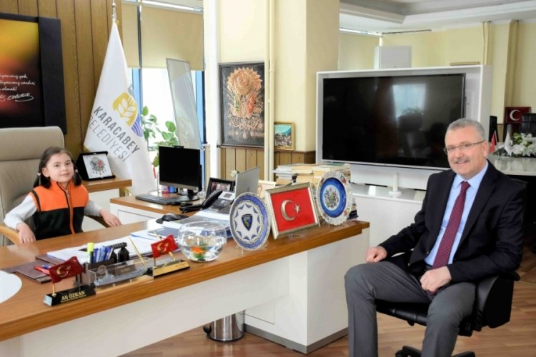 Minik Cemre, Bursa'da başkanlık koltuğunu devraldı