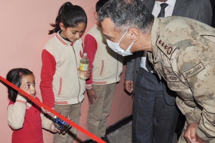 &Ouml;yk&uuml;'den jandarma komutanına asker selamı