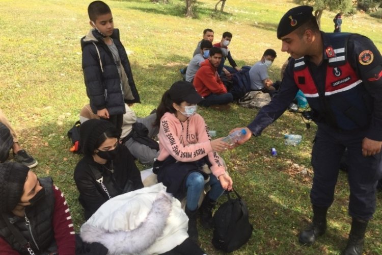 Boş arazide 94 Afgan g&ouml;&ccedil;men kurtarıldı