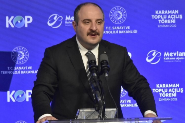 Mustafa Varank: Evinde g&uuml;ya elektriği kesilmiş şov yapıyor