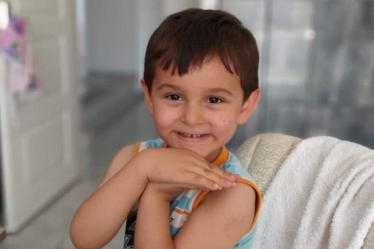 Kamyonun &ccedil;arptığı 5 yaşındaki &ccedil;ocuk hayatını kaybetti