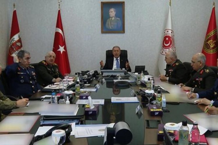 Bakan Akar'dan harekat merkezinde yoğun mesai