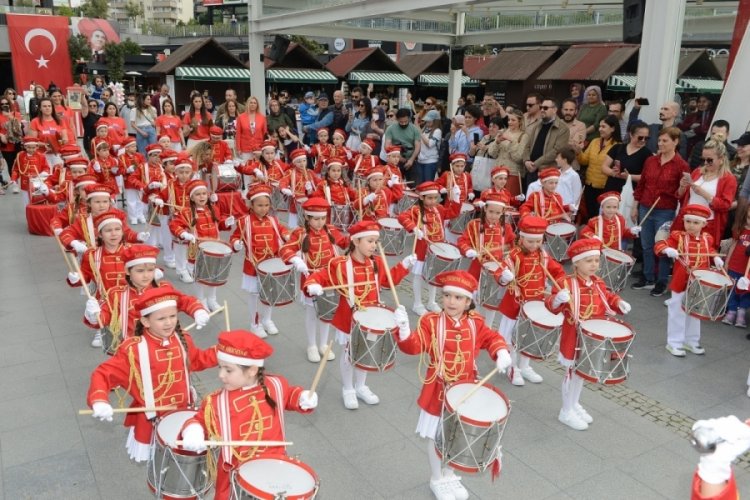 Bursa'da miniklerin 23 Nisan coşkusu