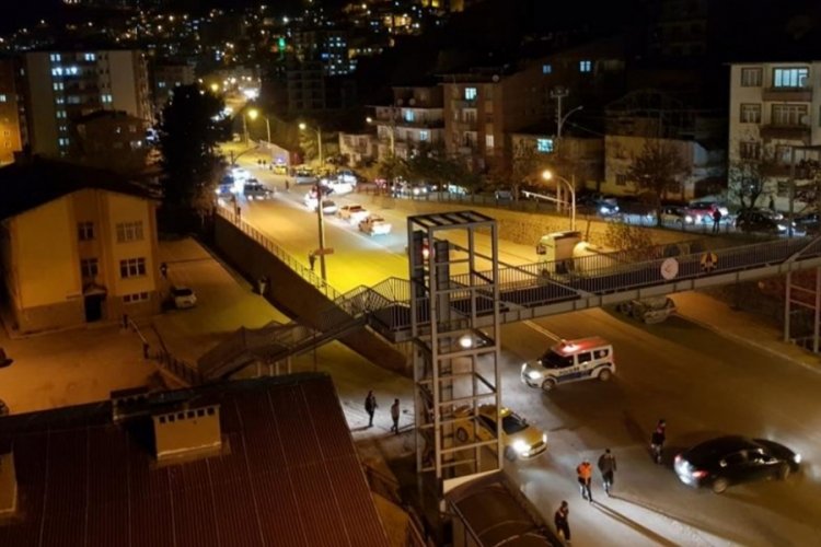 Ş&uuml;pheli paket ihbarıyla trafik &ccedil;ift y&ouml;nl&uuml; kapatıldı