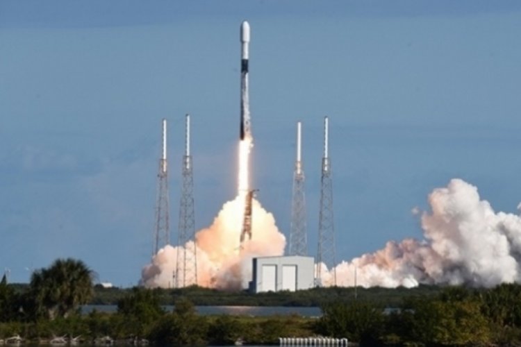 SpaceX uzaya bir uydu daha g&ouml;nderdi