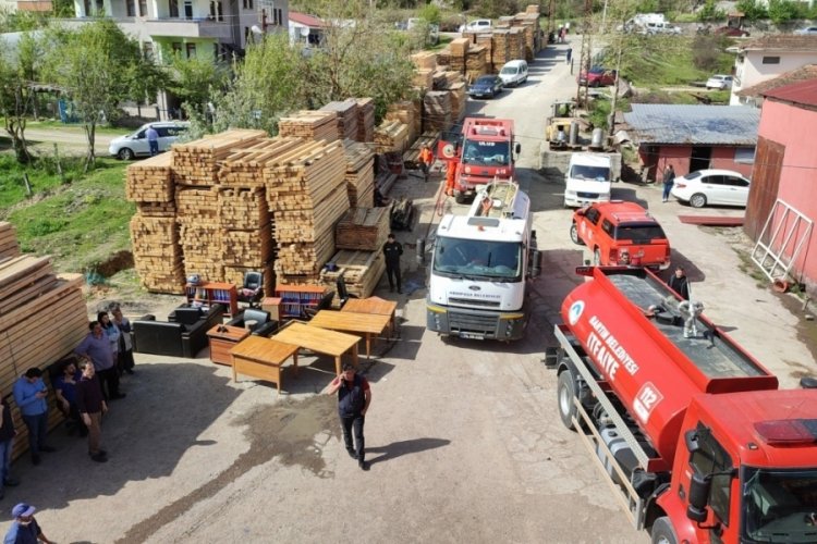 Kereste fabrikasında korkutan yangın