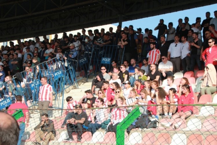 Amat&ouml;r lig şampiyonluk ma&ccedil;ında gerginlik