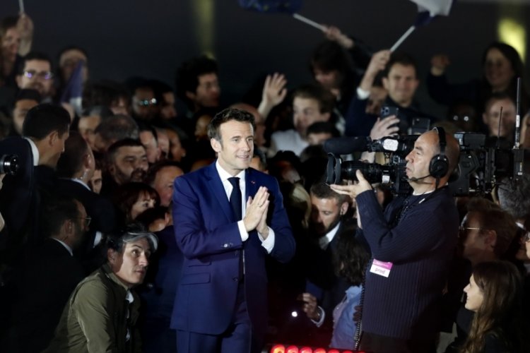 Macron: Fransa aşırı sağı engellemek i&ccedil;in bana oy verdi