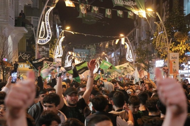 Sakarya şehir yeşil-siyaha b&uuml;r&uuml;nd&uuml;