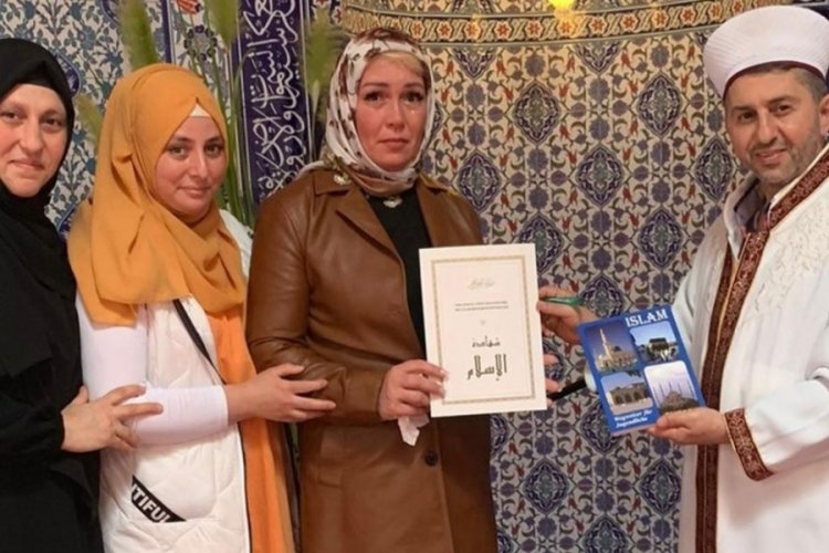 Savaştan ka&ccedil;arak sığındığı Almanya'da M&uuml;sl&uuml;man oldu