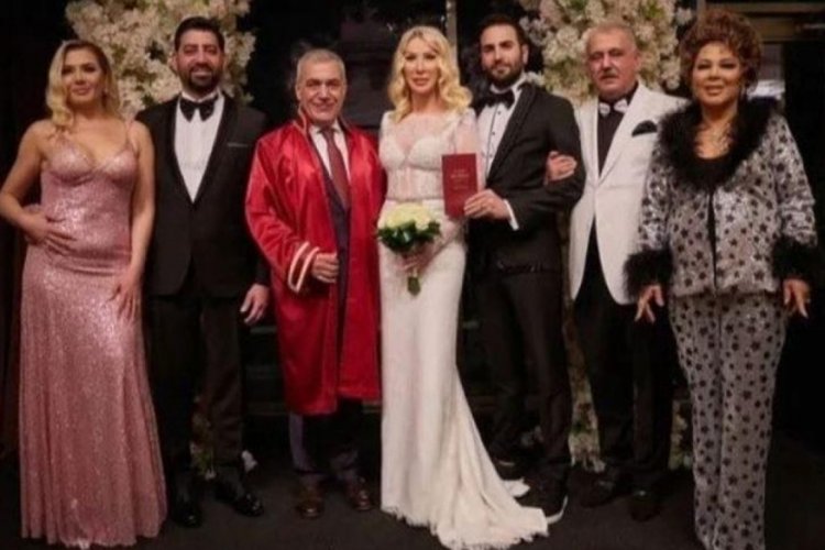 Seda Sayan'ın nikah şahidi olan Safiye Soyman kıyafetiyle olay oldu