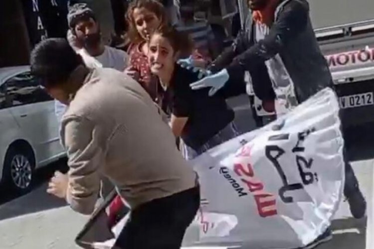 İstanbul'da bir manavı tekme-tokat d&ouml;vd&uuml;ler
