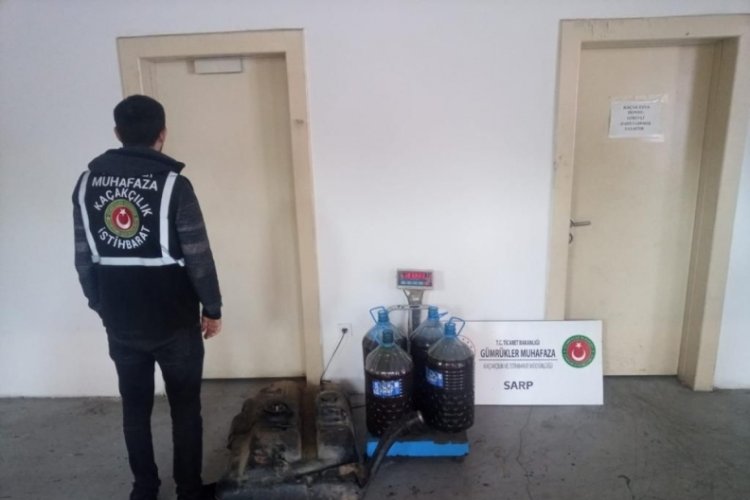 Minib&uuml;s&uuml;n yakıt d​​​​​​​eposundan bal &ccedil;ıktı