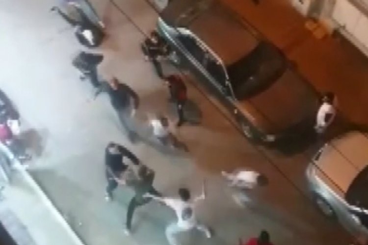 Bursa'da 30 kişinin 'kız' kavgası kamerada