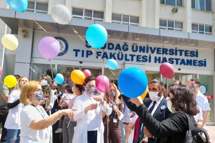 Uludağ &Uuml;niversitesi'nde hasta &ccedil;ocuklar i&ccedil;in balonlar g&ouml;ky&uuml;z&uuml;yle buluştu