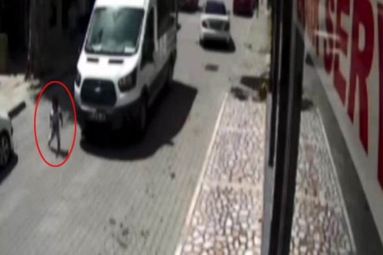 Minib&uuml;s altında kalan Doruk, hastanede &ouml;ld&uuml;