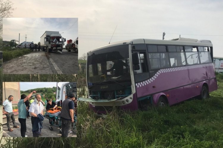 Sakarya'da kamyon otob&uuml;se &ccedil;arptı: 9 yaralı