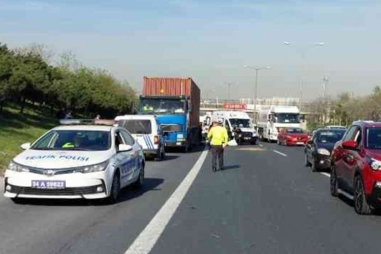 Tıra &ccedil;arpan motosikletin s&uuml;r&uuml;c&uuml;s&uuml; hayatını kaybetti