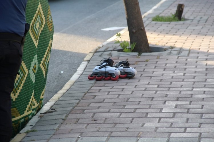 Otob&uuml;se tutunan patenli &ccedil;ocuk feci şekilde can verdi