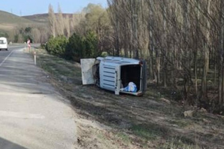 Sivas'ta devrilen otob&uuml;ste 5'i &ccedil;ocuk 9 kişi yaralandı