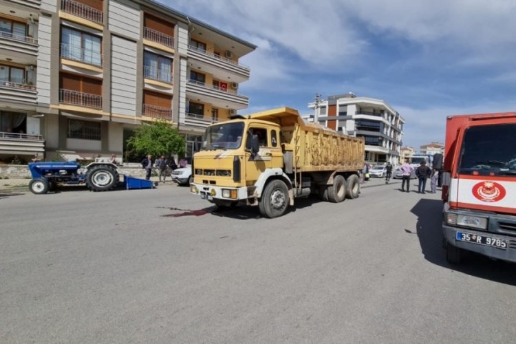 Kamyonun altında kalan motosiklet s&uuml;r&uuml;c&uuml;s&uuml; yaşamını yitirdi