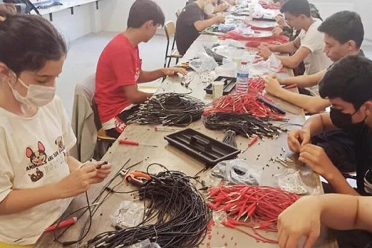 Bu &ouml;ğrenciler resmen para basıyor