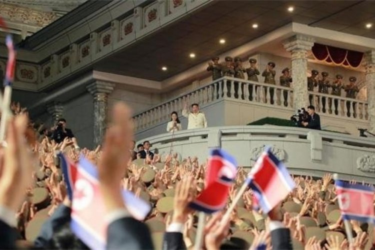 Kim, n&uuml;kleere kafayı taktı