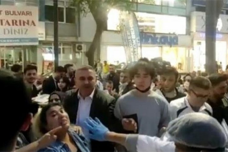Protokol oru&ccedil; a&ccedil;tı, vatandaş sırada bekledi