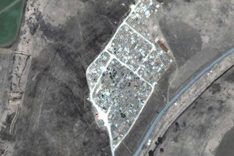Ukrayna'da &uuml;&ccedil;&uuml;nc&uuml; toplu mezar bulundu