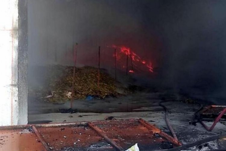 Aydın'da 'Kuşum ka&ccedil;tı' diyerek  fabrikayı benzin d&ouml;k&uuml;p yaktı