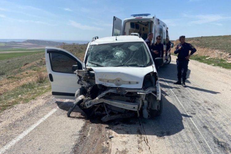 İki ara&ccedil; kafa kafaya &ccedil;arpıştı: 1 &ouml;l&uuml; 3 yaralı