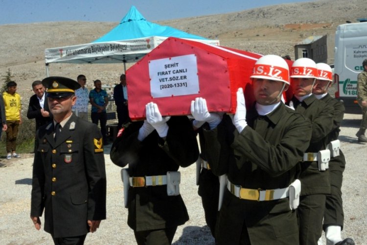 Pen&ccedil;e-Kilit operasyonu şehidi Fırat, toprağa verildi