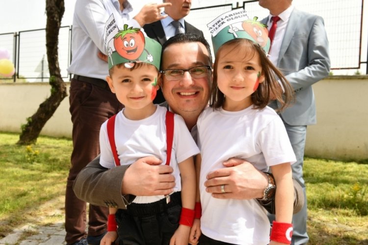 Bursa'da &ccedil;ilekler b&uuml;y&uuml;yor